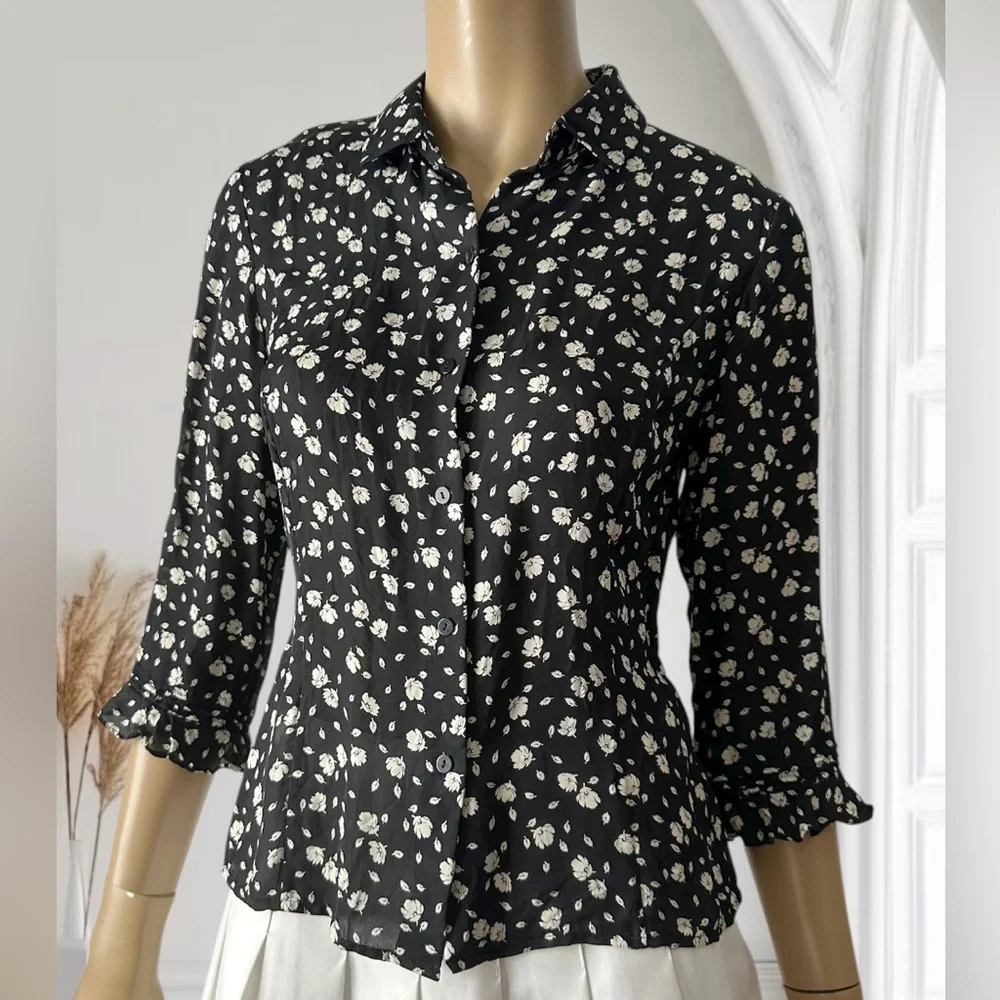 Ann Taylor Black and White Floral silk blouse - Picture 5 of 13